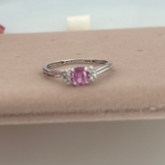 Small Pink Stone Ring New! Size 6 - Picture 2 of 3